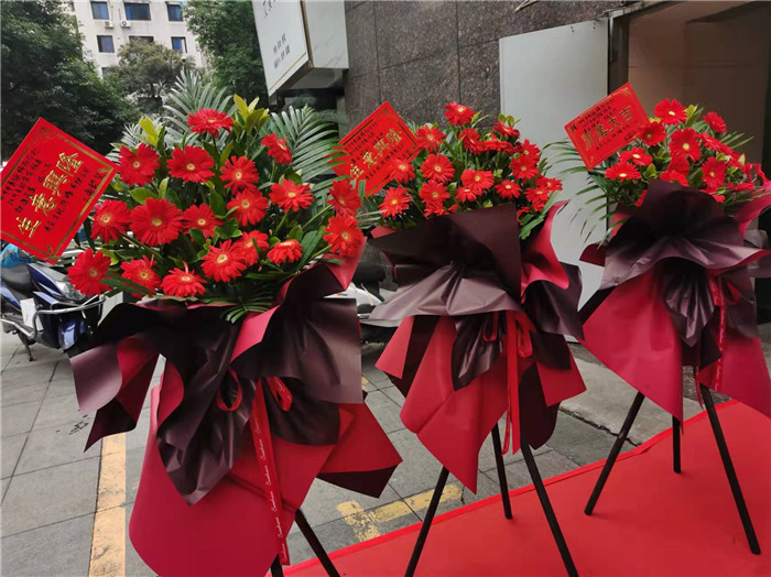 四川中青旅綿陽分社、綿陽市中旅假日旅行社、綿陽自來文化傳播有限公司24H自助售貨服務盛大開業(yè)